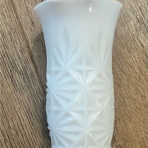 Vintage white milk glass vase
"Starburst" pattern